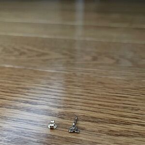 Merjuri Single Earring